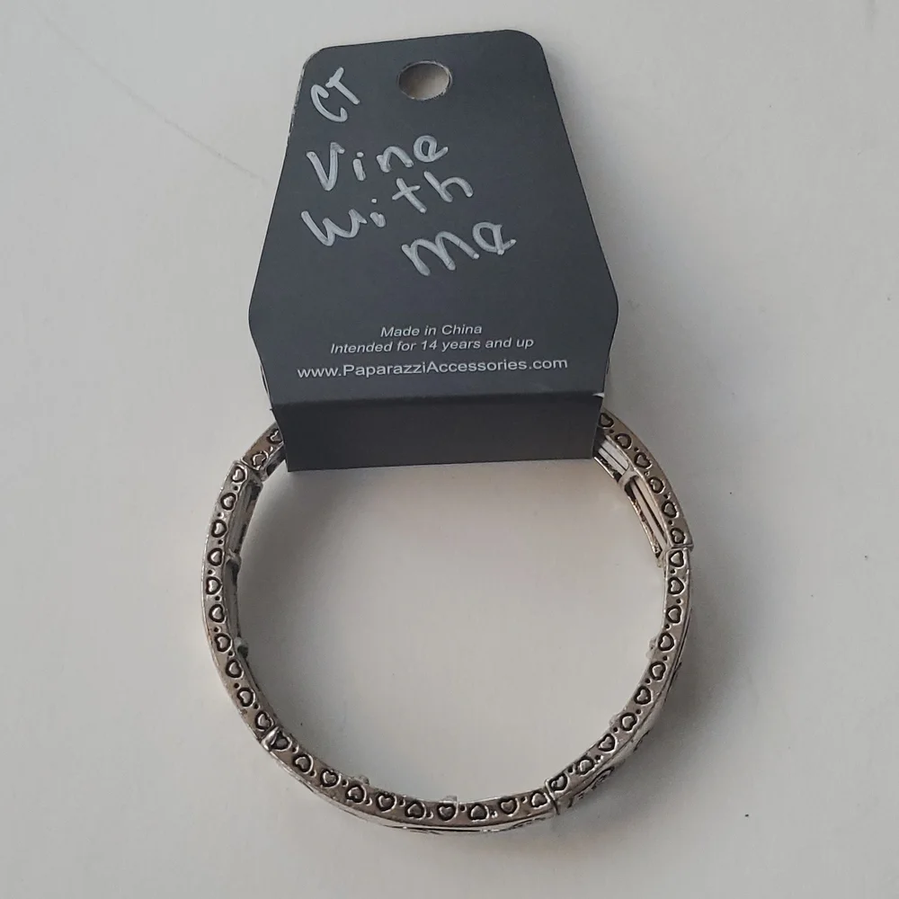 Boutique Paparazzi Silver Tone Tarnished Scrollwork Stretchy Bracelet - Picture 4 of 5